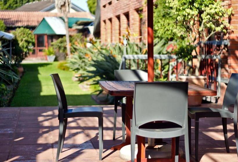 ベッドアンドブレックファースト Stratfords Guesthouse And Conference Venue