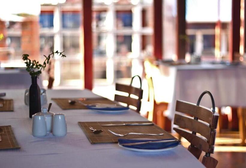 ベッドアンドブレックファースト Stratfords Guesthouse And Conference Venue