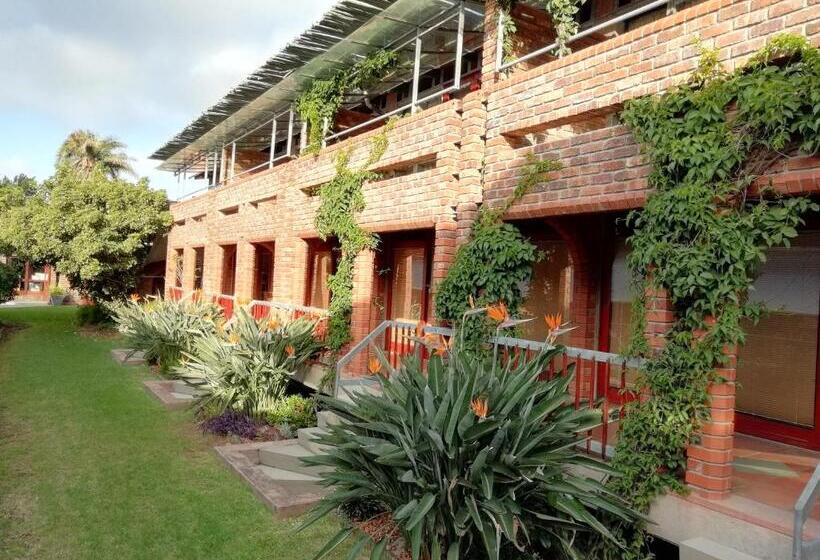 ベッドアンドブレックファースト Stratfords Guesthouse And Conference Venue