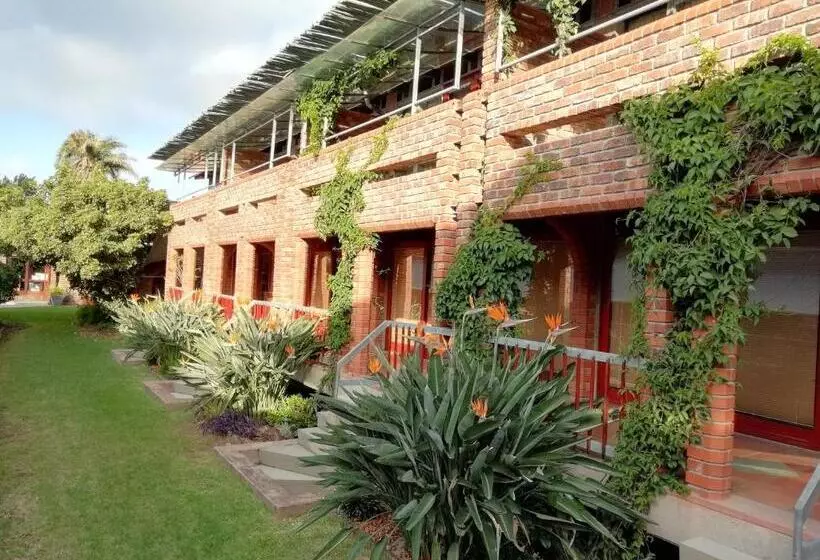 Aamiaismajoitus (B&B) Stratfords Guesthouse And Conference Venue