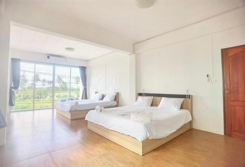 هتل 115 Townhouse