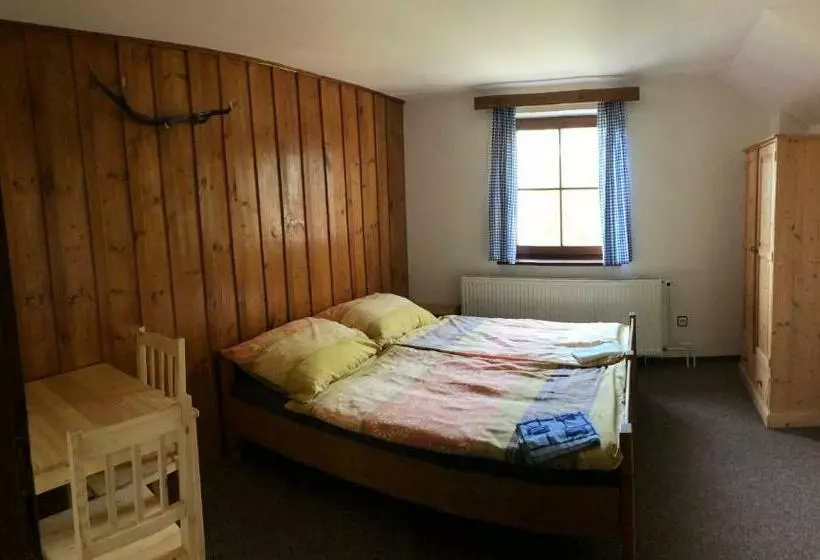 Majatalo Penzion   Pod Hůreckým Vrchem