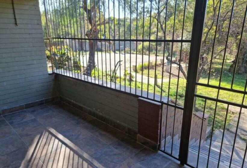 פנסיון 57 On Lorne Guesthouse