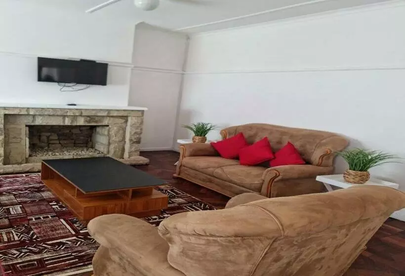 Majatalo 57 On Lorne Guesthouse