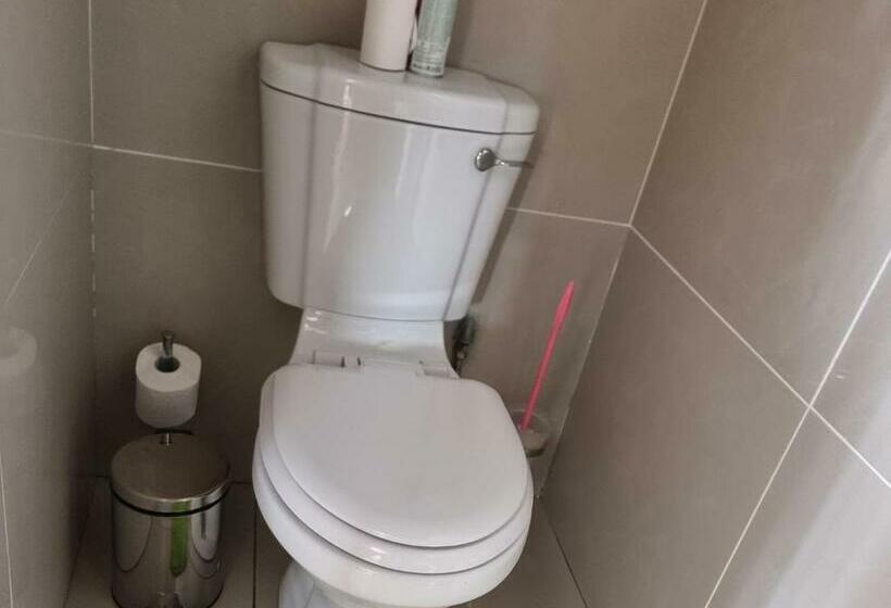 פנסיון 57 On Lorne Guesthouse