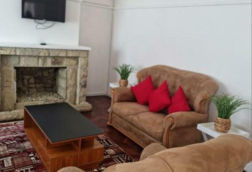 פנסיון 57 On Lorne Guesthouse