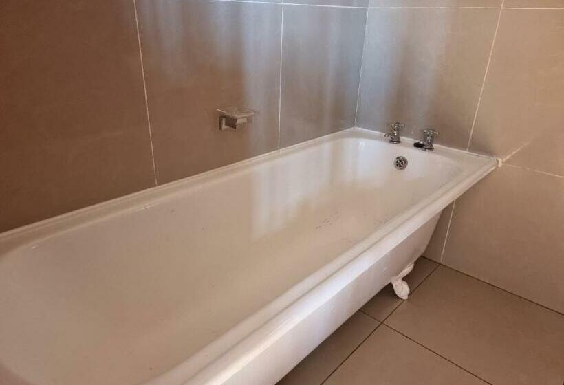 פנסיון 57 On Lorne Guesthouse