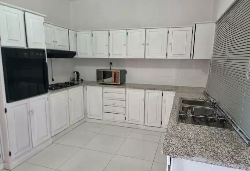 Majatalo 57 On Lorne Guesthouse