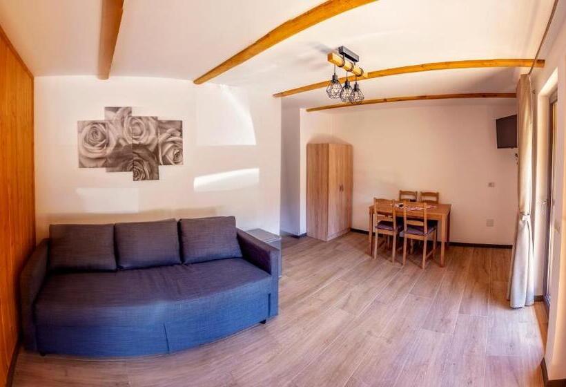 تختخواب و صبحانه Casa Izvorul Negru Moisei