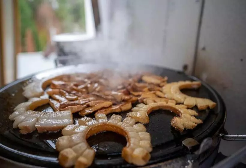 Aamiaismajoitus (B&B) Casa Izvorul Negru Moisei