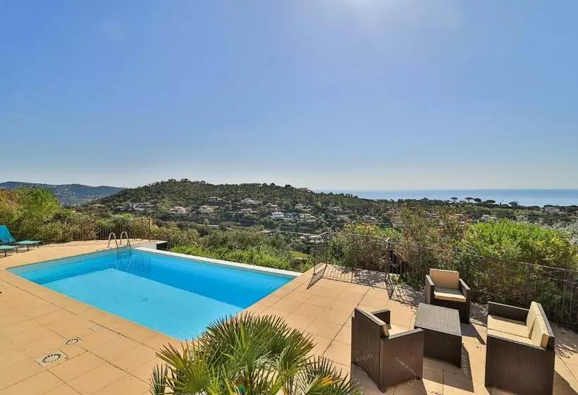 Villa Marly Mit Meerblick Und Pool
