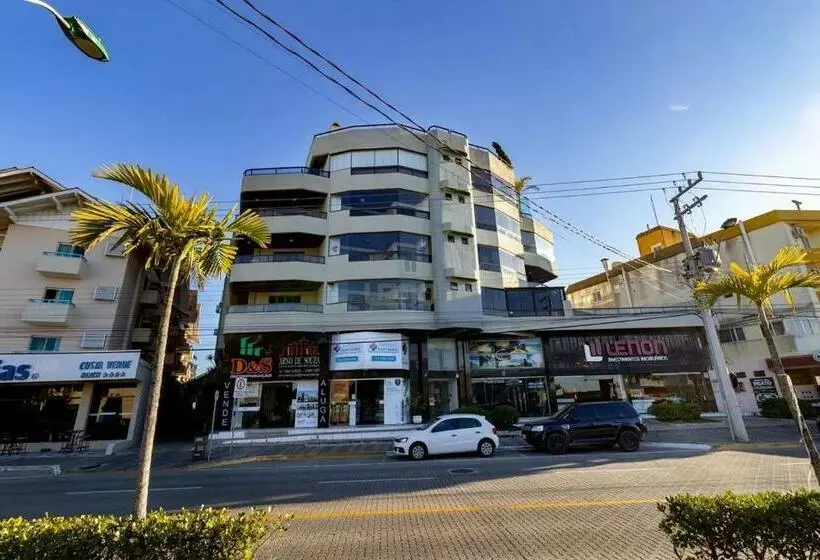 132   Localizado Na Avenida Principal De Bombas   Apto Com 02 Dormitórios
