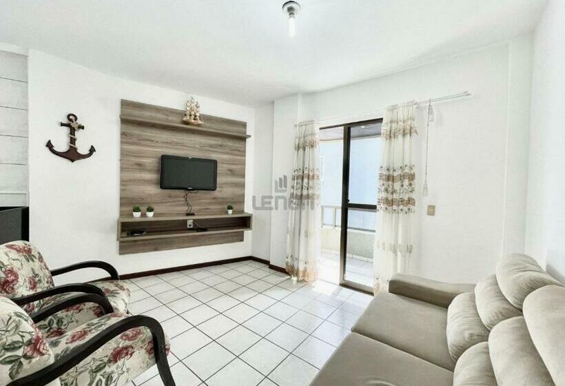 132 Localizado Na Avenida Principal De Bombas Apto Com 02 Dormitórios