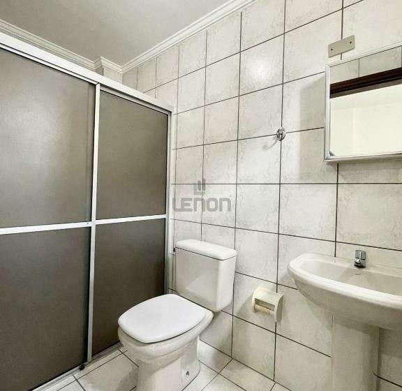 132 Localizado Na Avenida Principal De Bombas Apto Com 02 Dormitórios