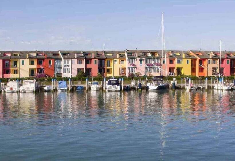 Lovely Flat With Balcony And Shared Swimming Pool