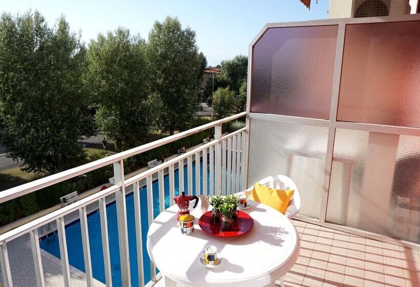 Lovely Flat With Balcony And Shared Swimming Pool
