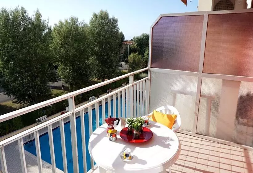 Lovely Flat With Balcony And Shared Swimming Pool