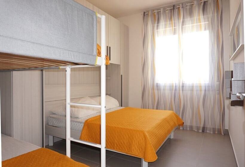 Lovely Flat With Balcony And Shared Swimming Pool