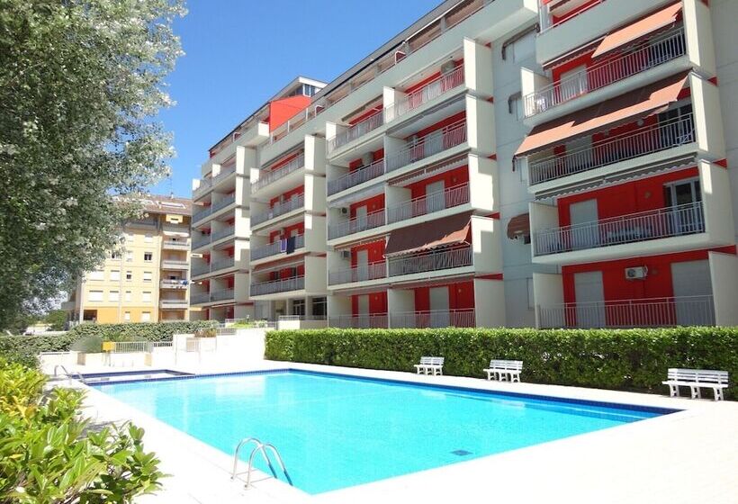 Lovely Flat With Balcony And Shared Swimming Pool