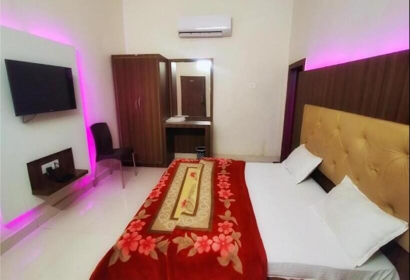 בית מלון כפרי Svarnima By Wb Inn