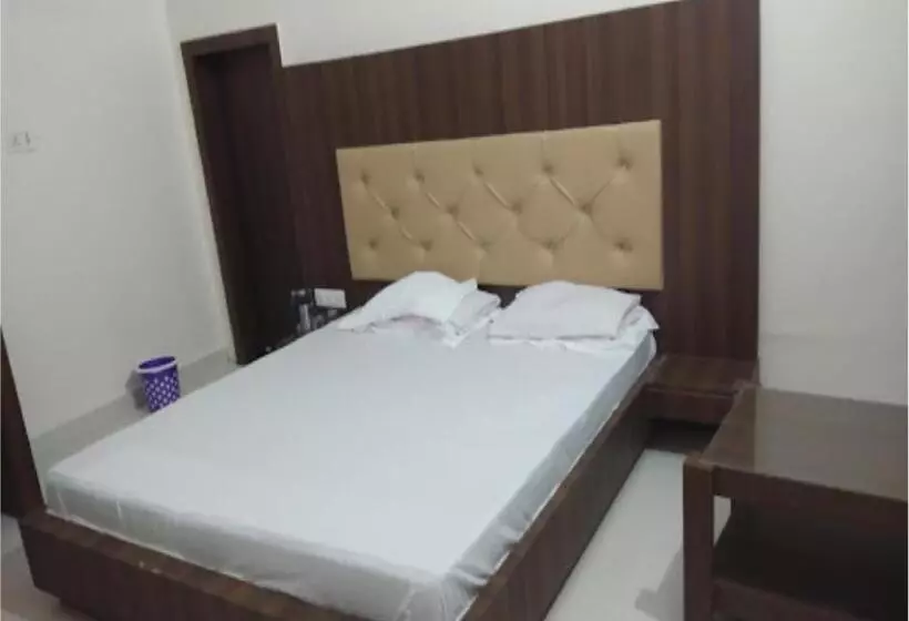 Hotelli Svarnima By Wb Inn