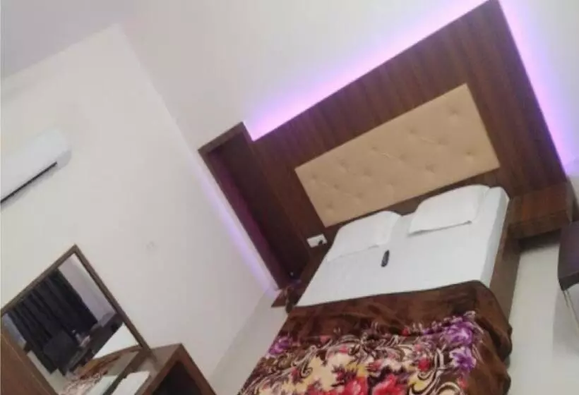 Hotelli Svarnima By Wb Inn