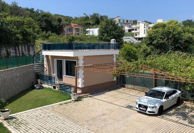 پانسیون Luxury Villa Ulcinj