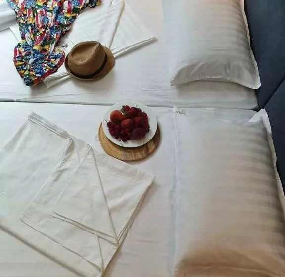 ホテル Kamelia Guest Rooms