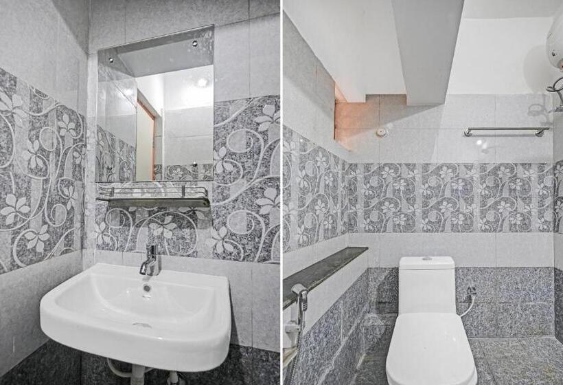 Hotel Capital O 90121 Madison Blue