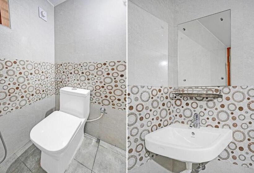 Hotel Capital O 90121 Madison Blue