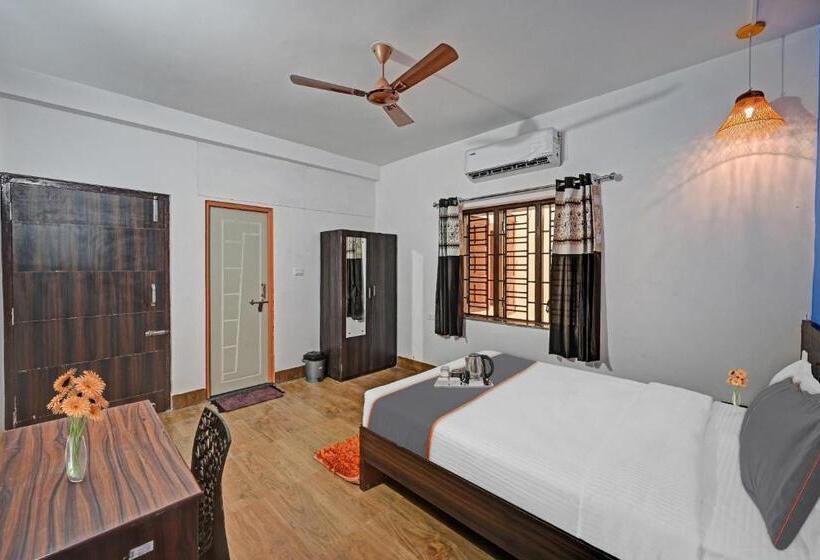 Hotel Capital O 90121 Madison Blue