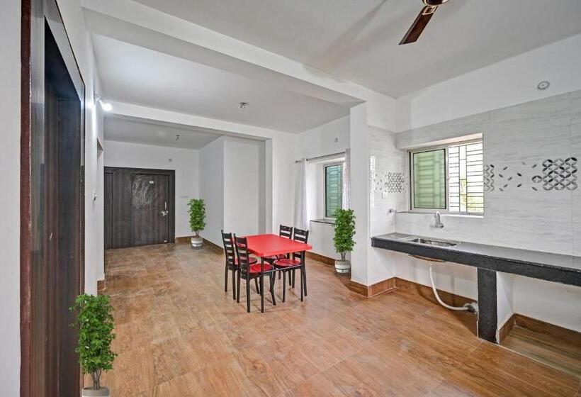 Hotel Capital O 90121 Madison Blue