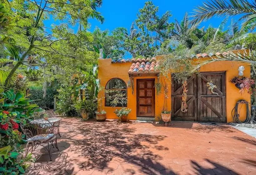 Flamingo Casita
