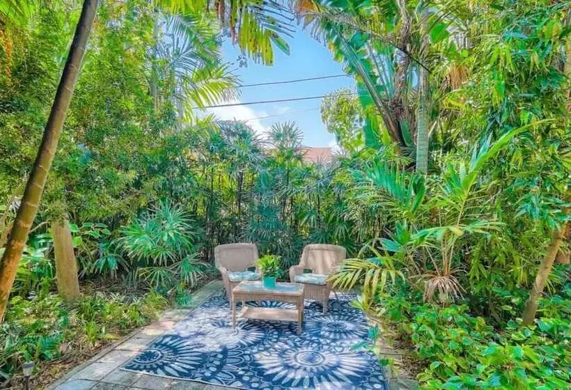 Flamingo Casita