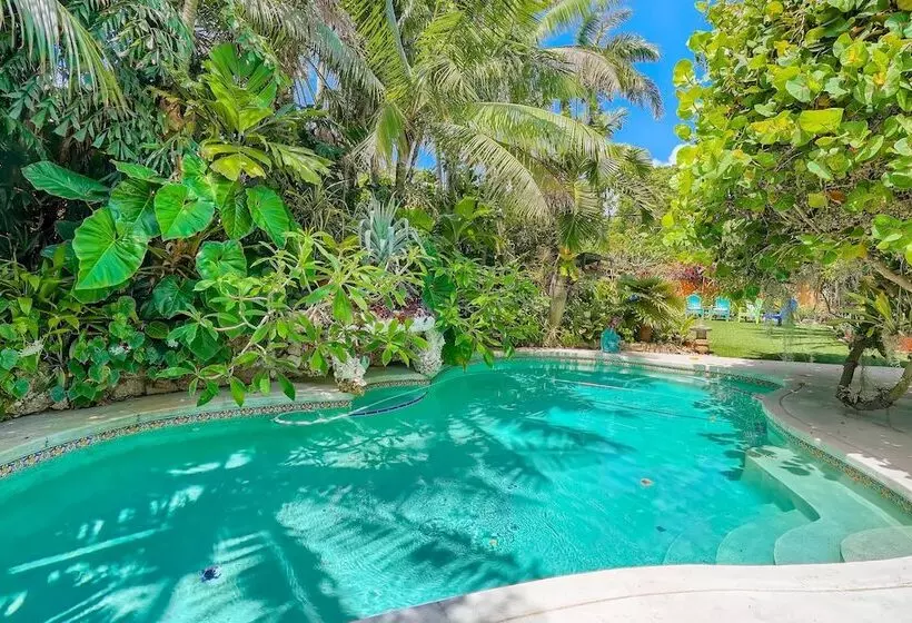 Flamingo Casita