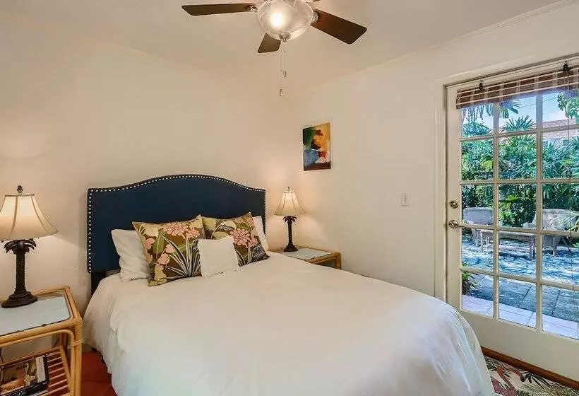 Flamingo Casita