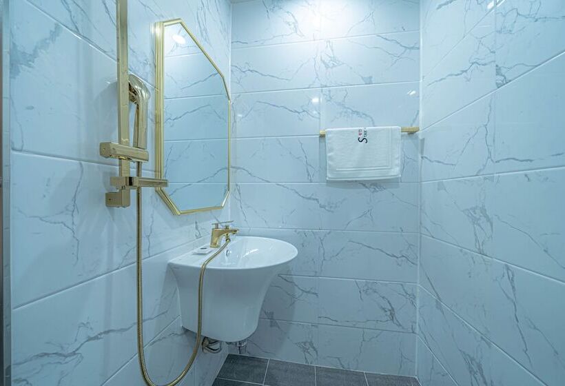 Отель Gwangan Stay