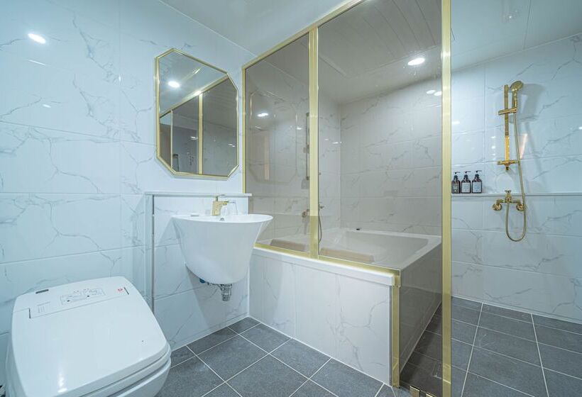 Отель Gwangan Stay