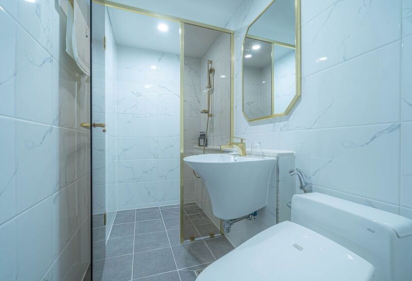 Отель Gwangan Stay