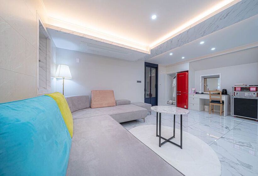 Отель Gwangan Stay