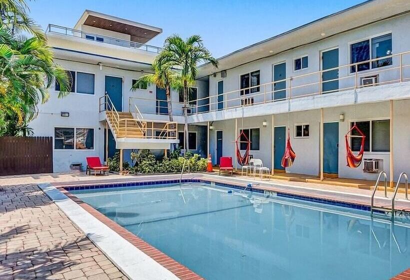 Steps To Sand & Pool, Hollywood Beach Stay