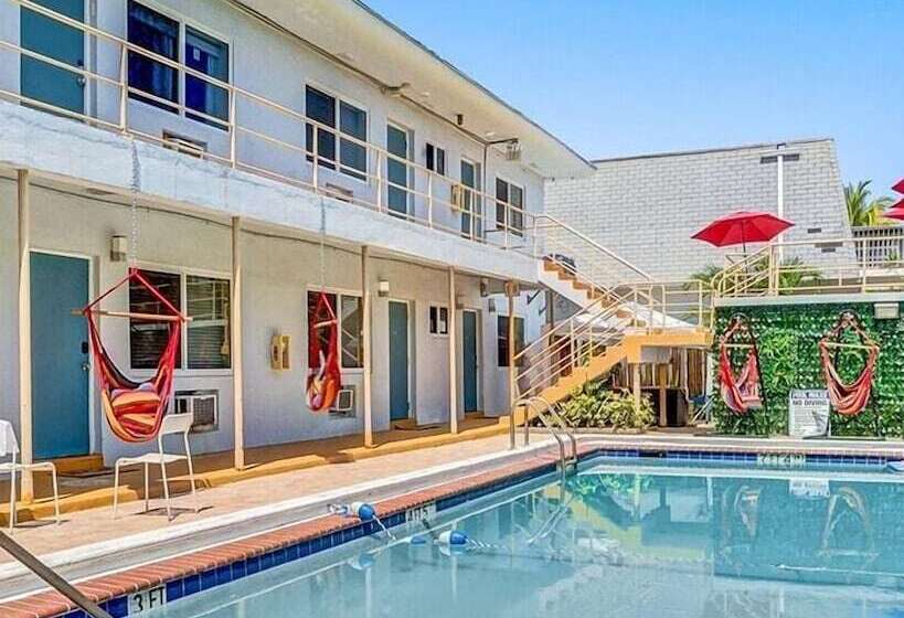 Steps To Sand & Pool, Hollywood Beach Stay