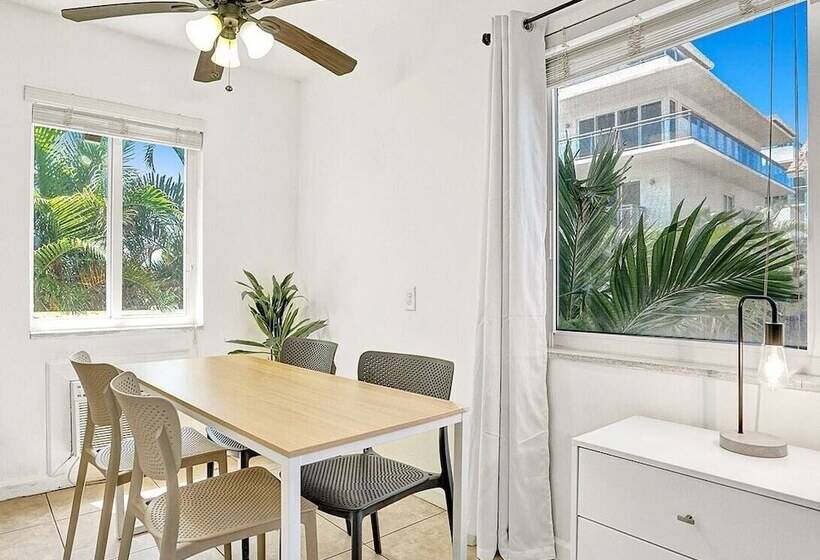 Steps To Sand & Pool, Hollywood Beach Stay