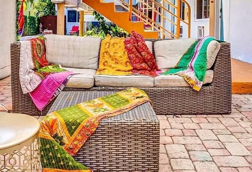 Steps To Sand & Pool, Hollywood Beach Stay