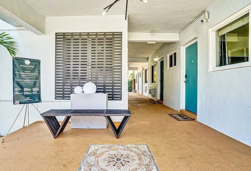 Steps To Sand & Pool, Hollywood Beach Stay