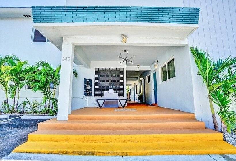 Steps To Sand & Pool, Hollywood Beach Stay