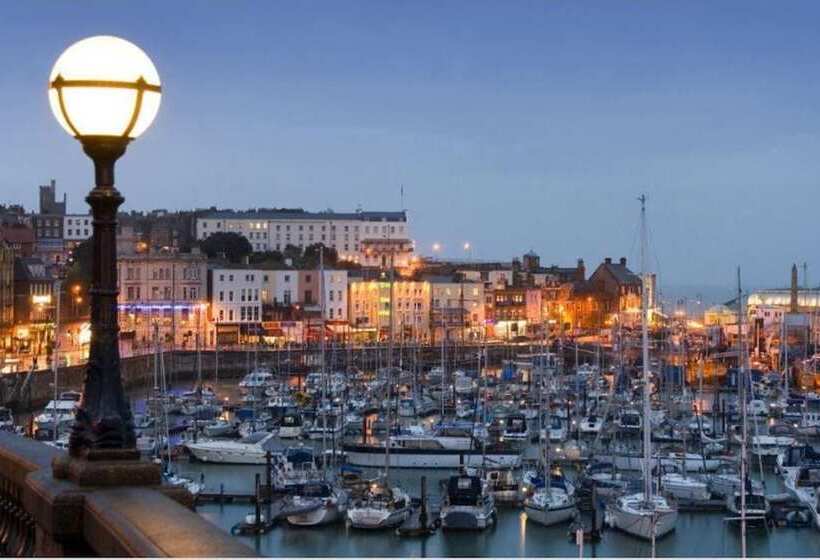 A Sea View Property With A Short Walk To Beach