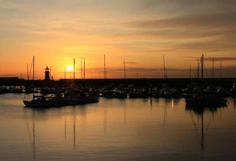 A Sea View Property With A Short Walk To Beach