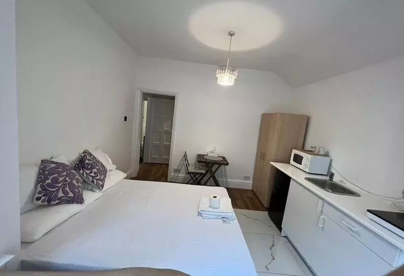 Lovely Studio Flat In London