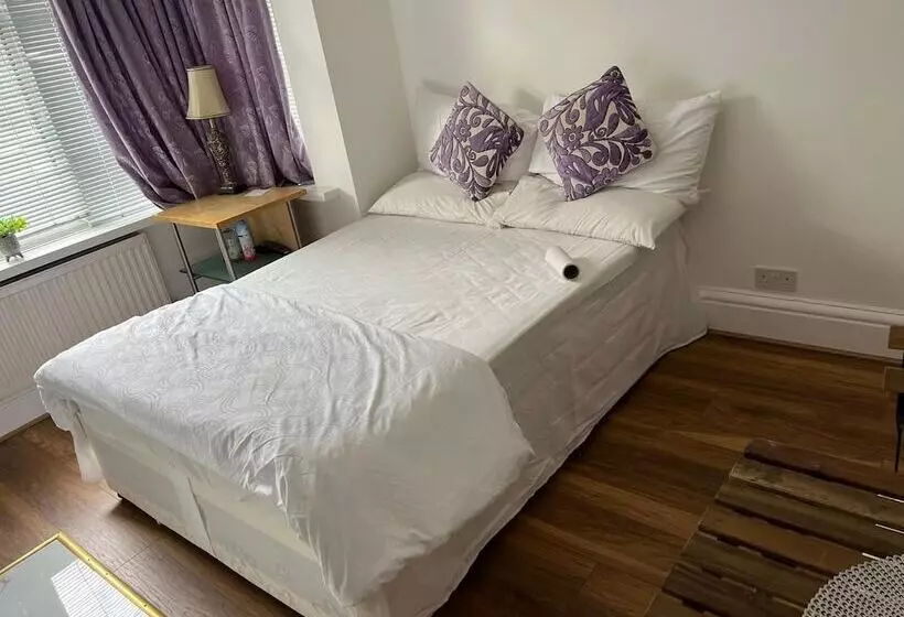 Lovely Studio Flat In London